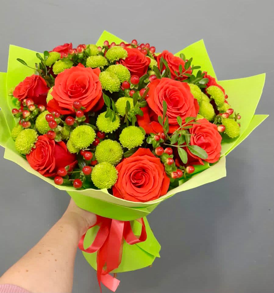 Букет цветов из: Хризантемы и Розы в Шереметьевка