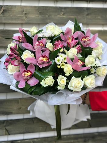 Букет цветов из: Розы и Хризантемы в Шереметьевка