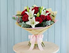 Букет цветов из:  Лилии и Розы в Шереметьевка