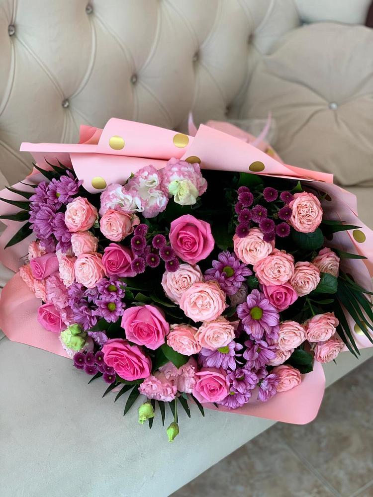 Букет цветов из: Хризантемы, Розы и Лизиантусы в Шереметьевка