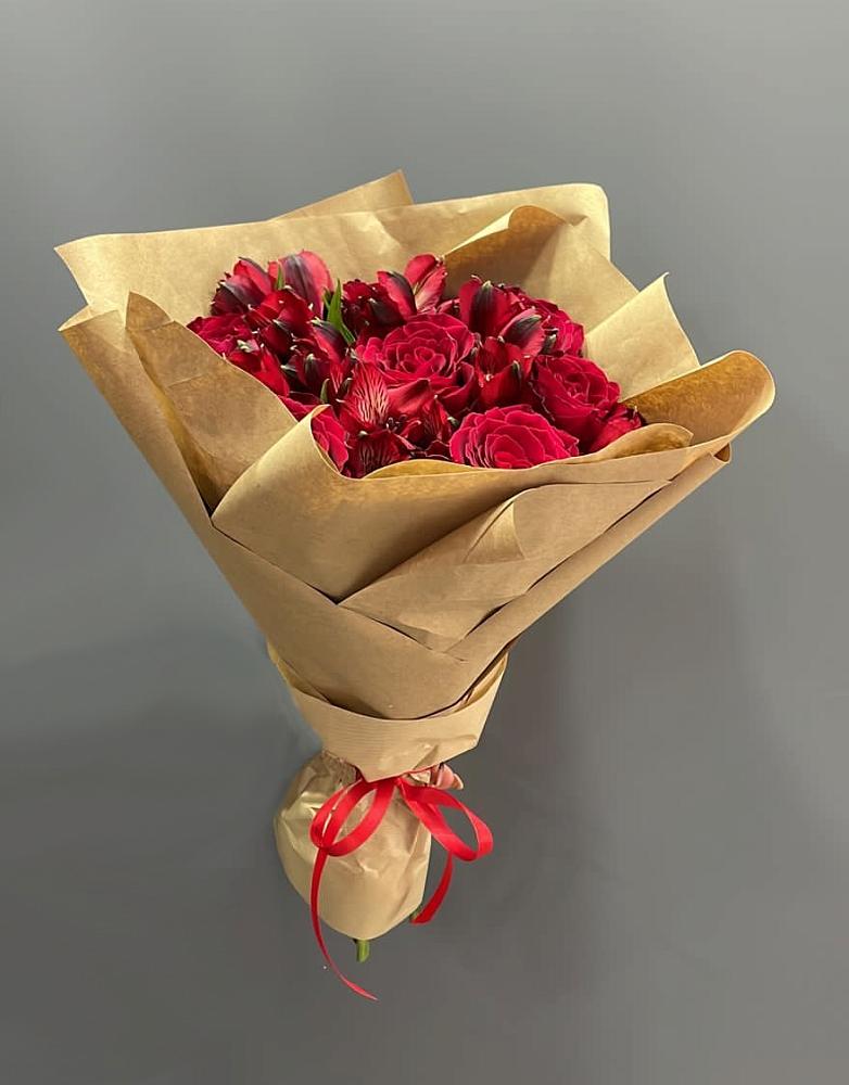 Букет цветов из: Альстромерии и Розы в Шереметьевка