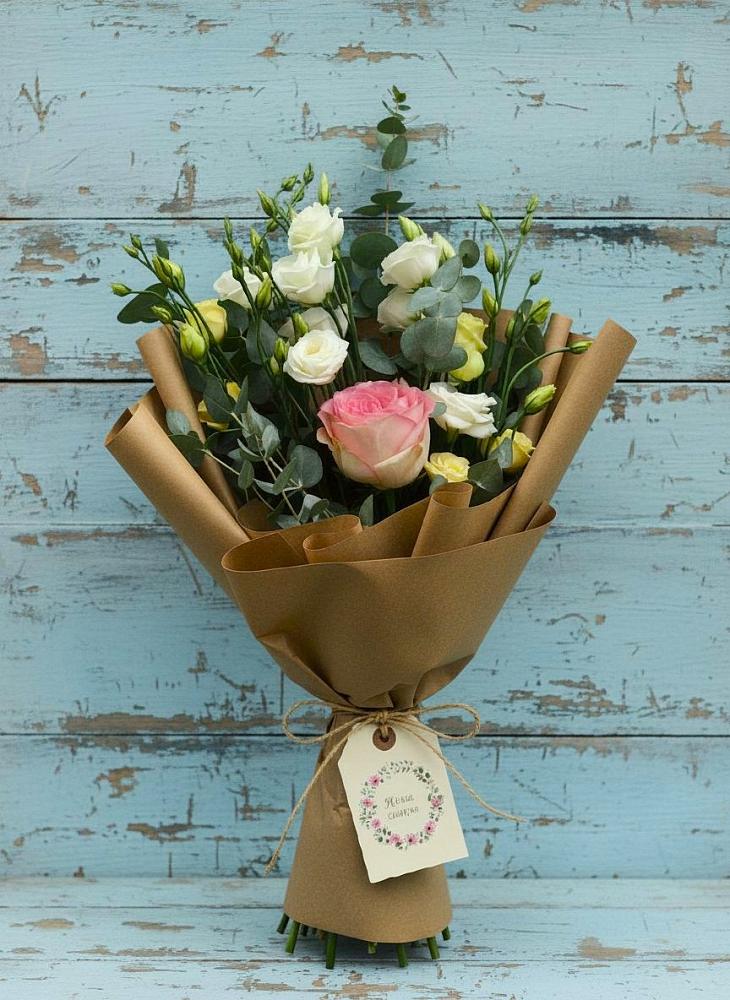 Букет цветов из: Розы и Лизиантусы в Шереметьевка