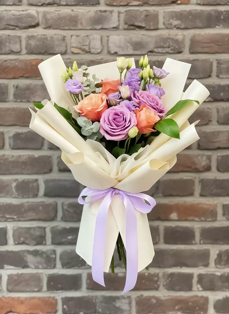 Букет цветов из: Лизиантусы и Розы в Шереметьевка