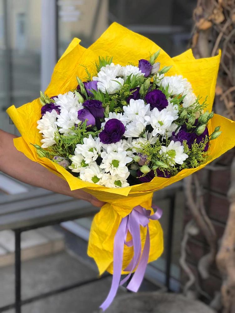 Букет цветов из: Ирисы, Хризантемы и Ромашки в Шереметьевка