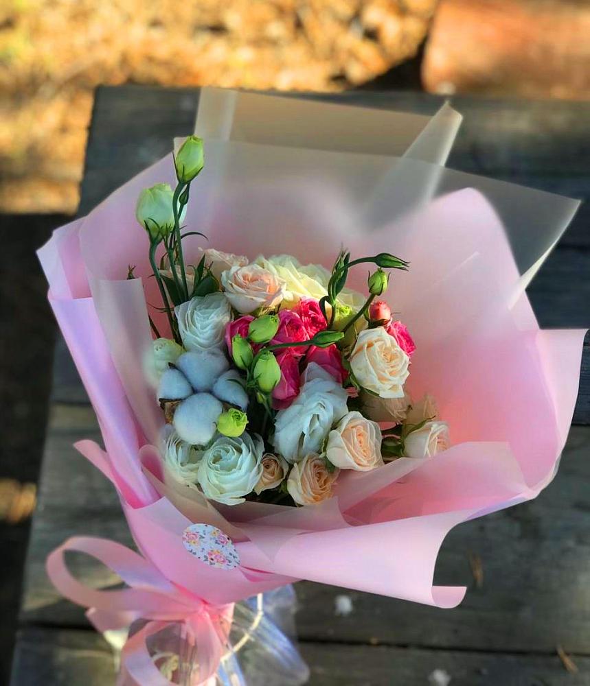 Букет цветов из: Розы и Лизиантусы в Шереметьевка