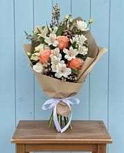 Букет цветов из:  Альстромерии, Лизиантусы, Розы и Хризантемы в Шереметьевка