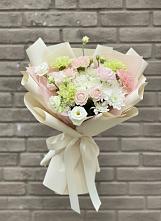 Букет цветов из:  Гвоздики, Розы, Лизиантусы и Хризантемы в Шереметьевка
