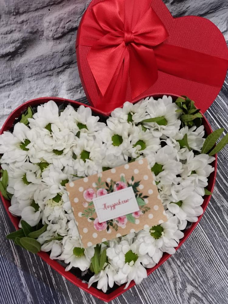 Цветочная композиция из Хризантемы в виде сердца в Шереметьевка