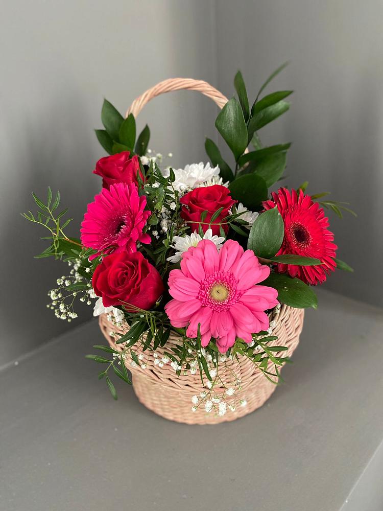 Цветочная композиция из Розы, Хризантемы и Герберы в корзине в Шереметьевка