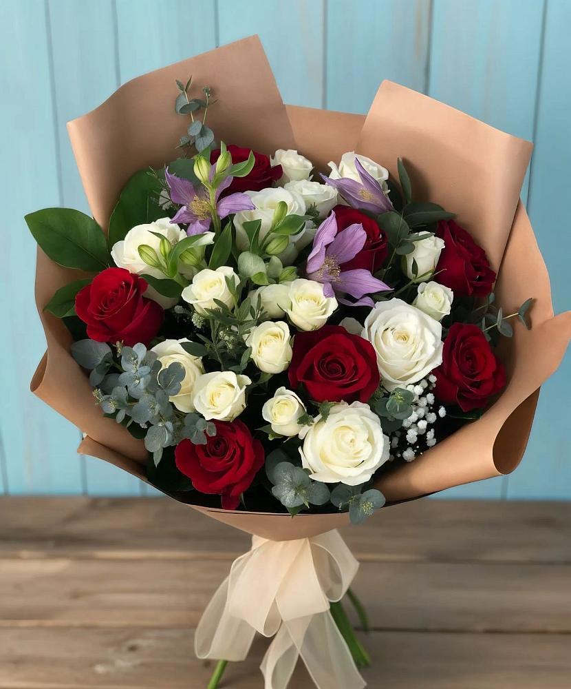 Букет цветов из: Розы и Альстромерии в Шереметьевка