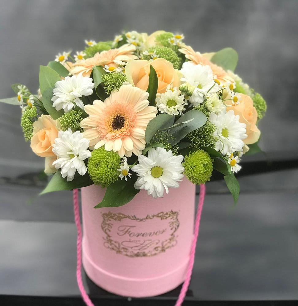 Цветочная композиция из Розы, Герберы и Хризантемы в шляпной коробке в Шереметьевка