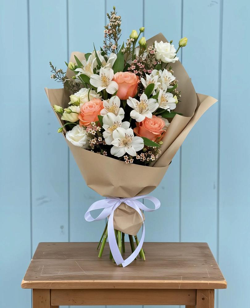 Букет цветов из: Альстромерии, Лизиантусы, Розы и Хризантемы в Шереметьевка