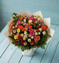 Букет Микс из разноцветных кустовых роз в Шереметьевка