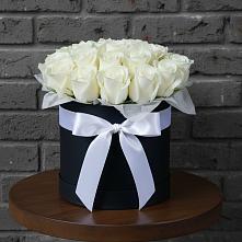 Цветочная композиция из Розы в шляпной коробке в Шереметьевка