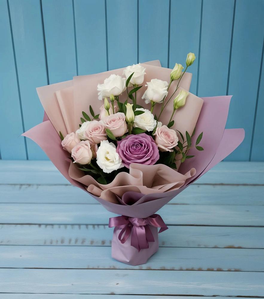 Букет цветов из: Розы и Лизиантусы в Шереметьевка